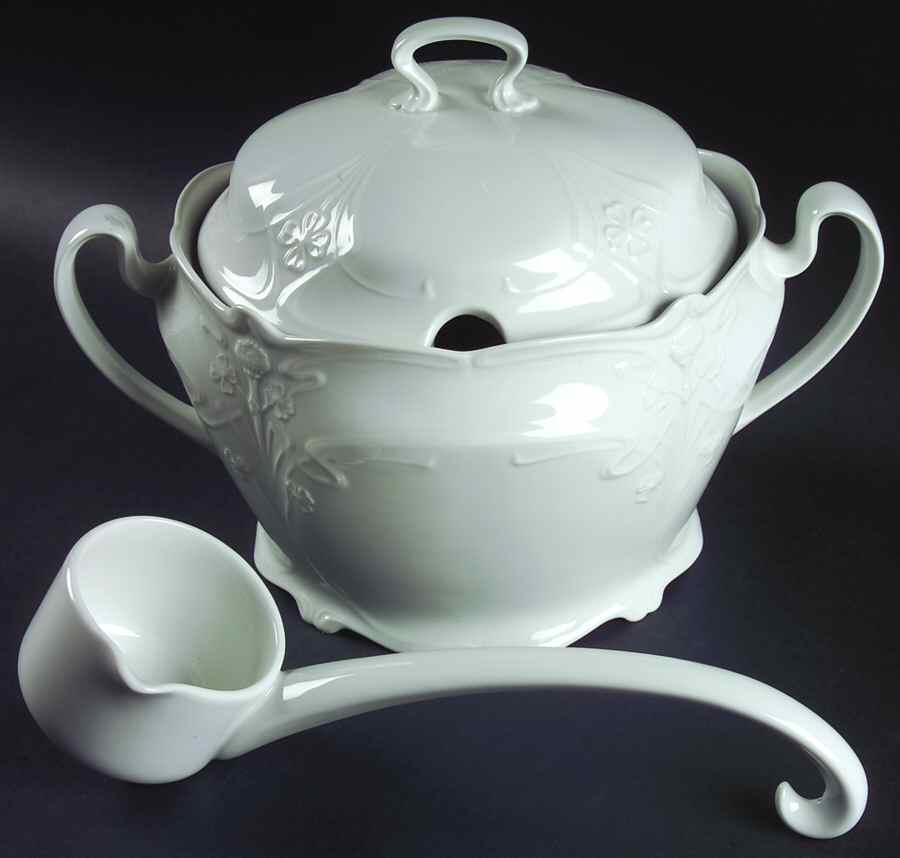 Fortuna White Tureen & Lid w/Ladle by Tirschenreuth-1