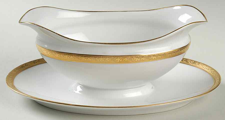 Grape Vine Gravy Boat with Attached Underplate by Tirschenreuth-1
