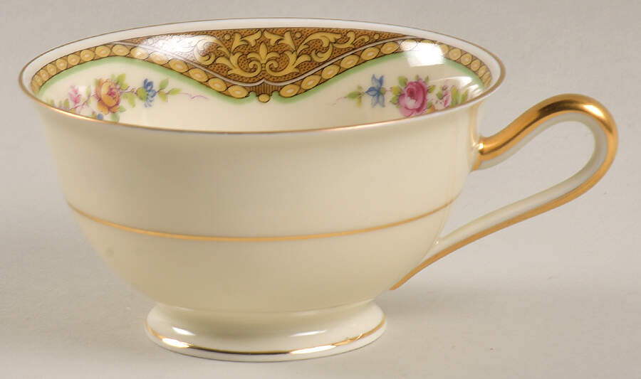 The Grimsby Footed Cup by Tirschenreuth-1