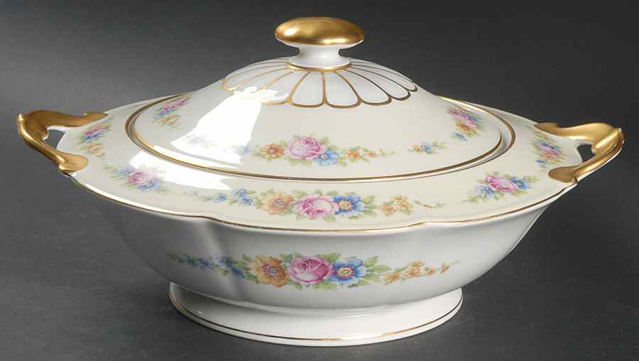 The Hampton Round Covered Vegetable by Tirschenreuth-1