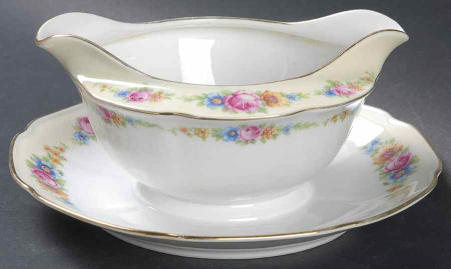 The Hampton Gravy Boat with Attached Underplate by Tirschenreuth-1