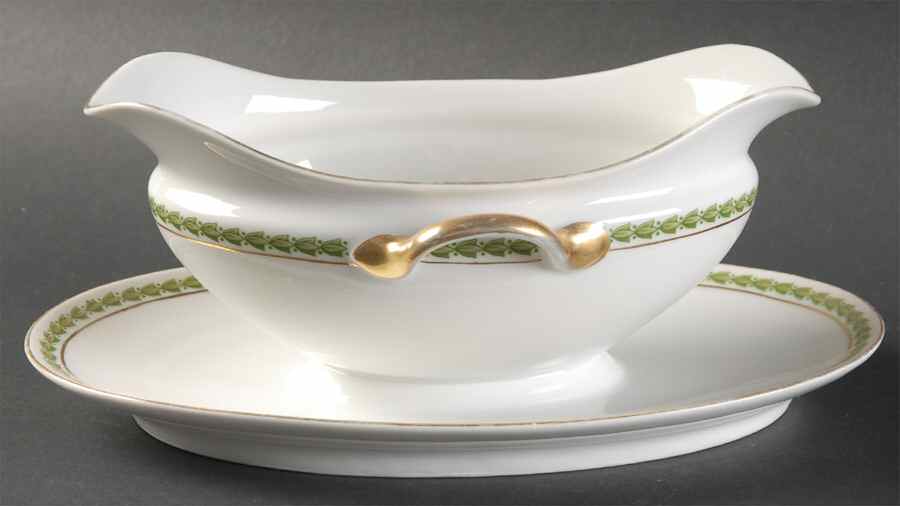 The Hudson Gravy Boat with Attached Underplate by Tirschenreuth-1