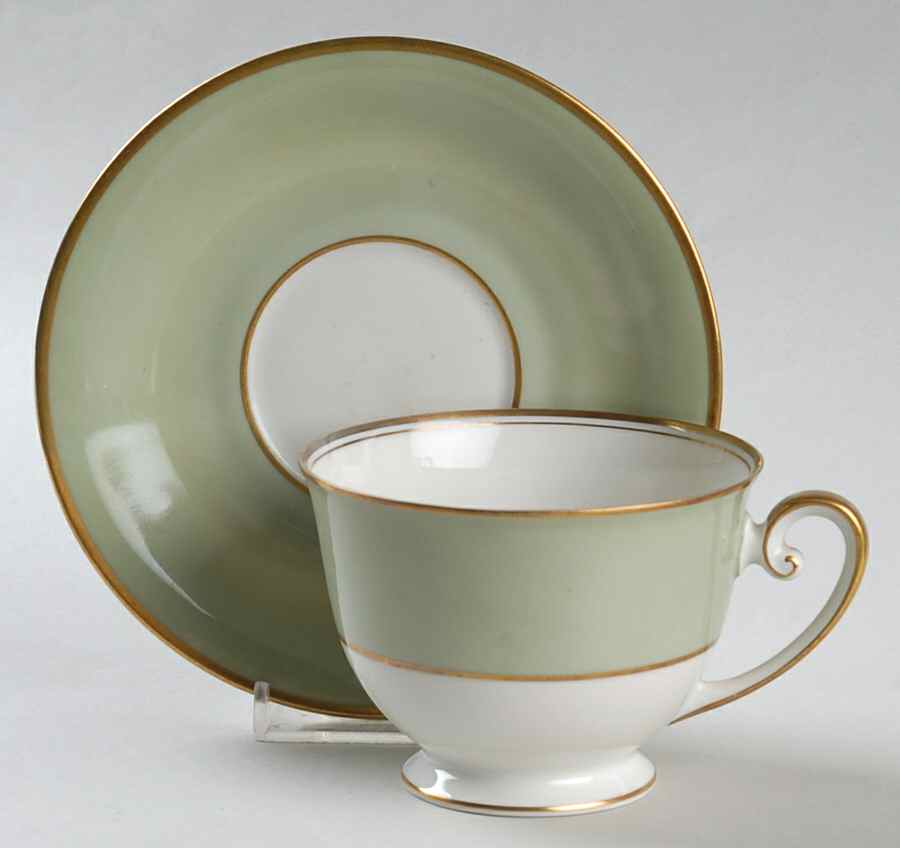 Huntly Footed Cup & Saucer Set by Tirschenreuth-1