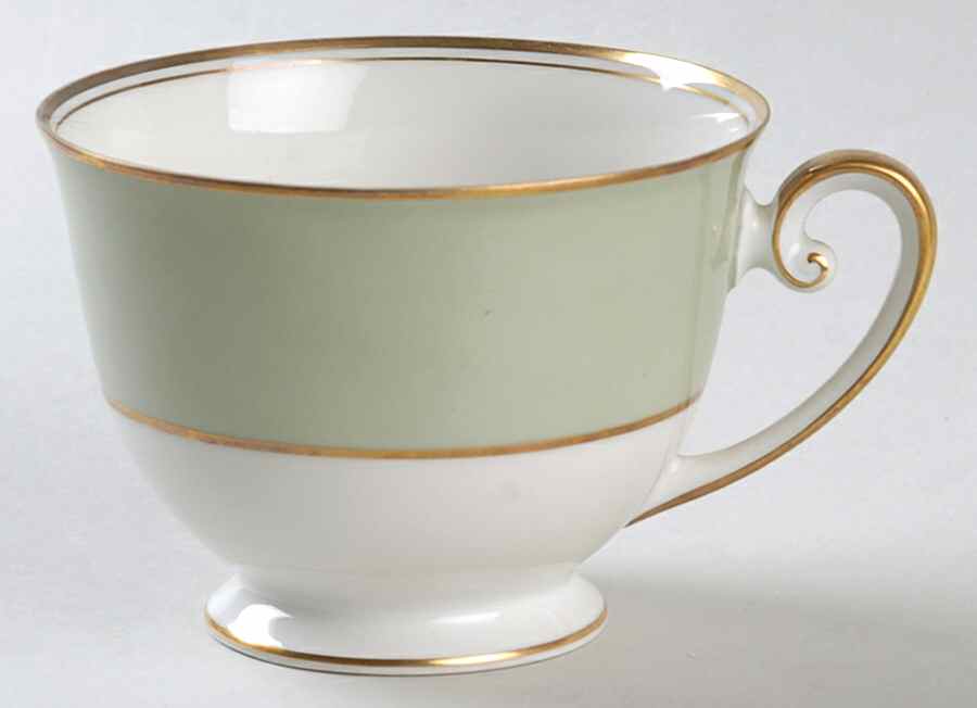 Huntly Footed Cup by Tirschenreuth-1