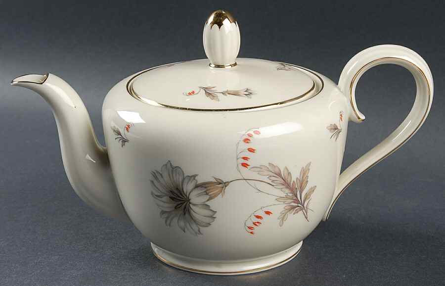 The Kennet Teapot & Lid by Tirschenreuth-1