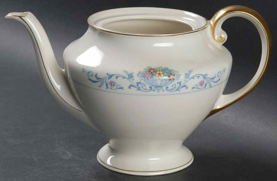 The Malvern Teapot No Lid by Tirschenreuth-1