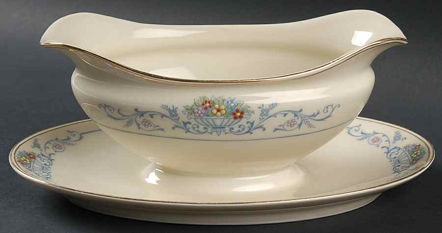 The Malvern Gravy Boat with Attached Underplate by Tirschenreuth-1