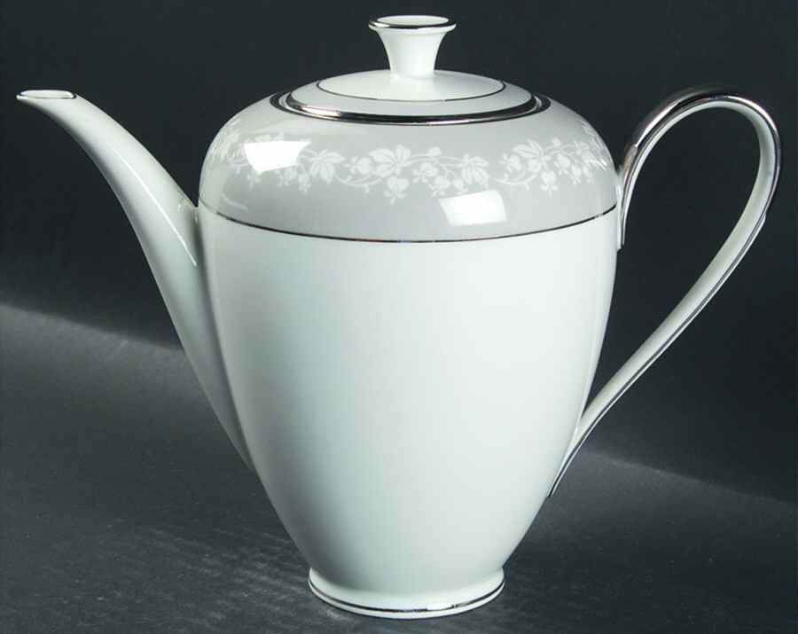 Mayflower Coffee Pot & Lid by Tirschenreuth-1