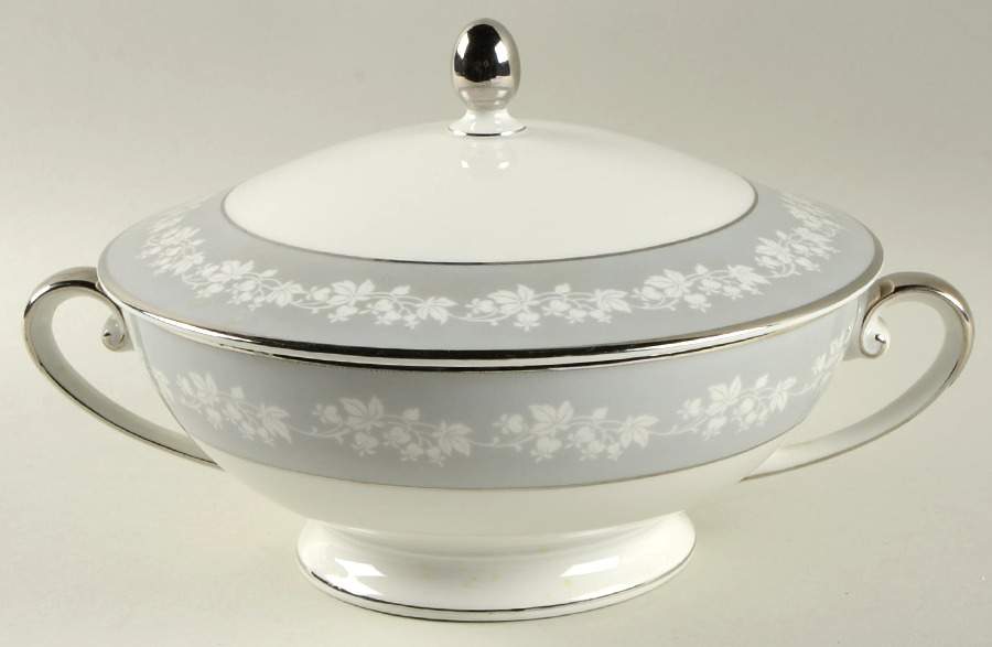 Mayflower Round Covered Vegetable by Tirschenreuth-1