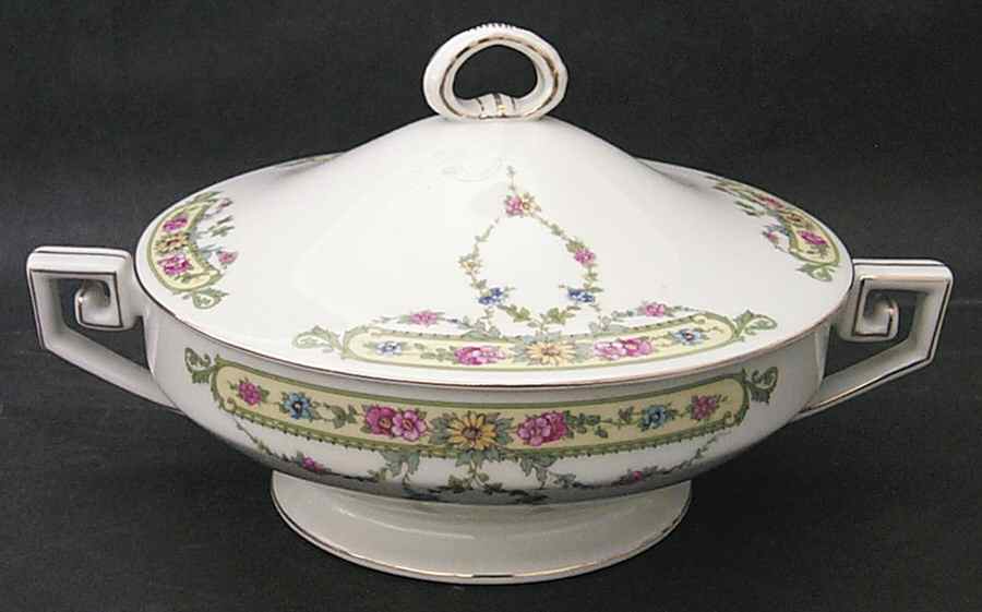 Monmouth Round Covered Vegetable by Tirschenreuth-1
