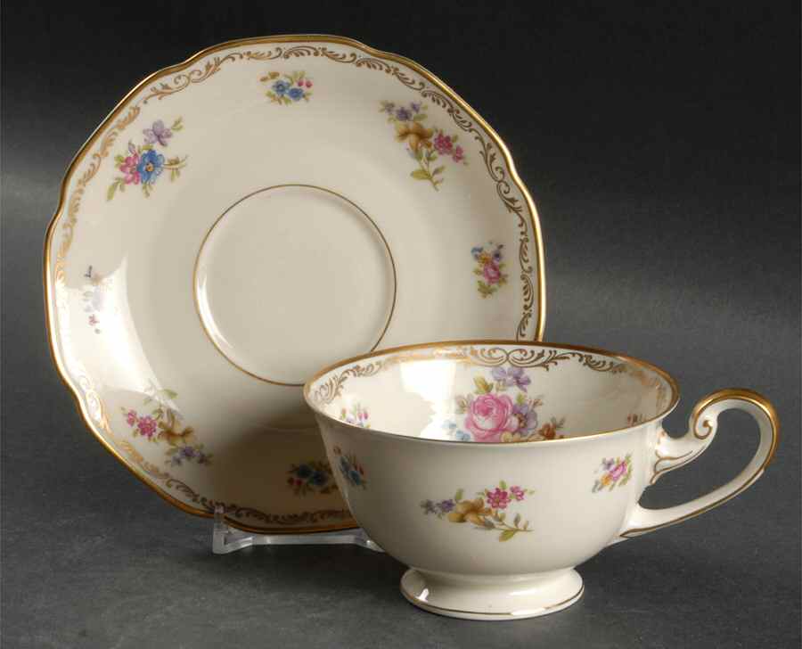 The Newton Footed Cup & Saucer Set by Tirschenreuth-1