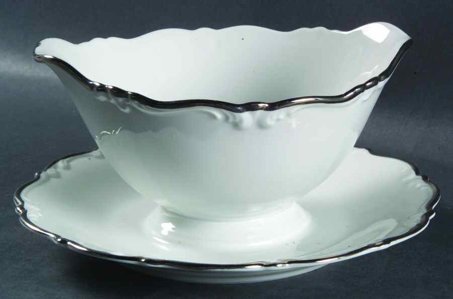Normandy Gravy Boat with Attached Underplate by Tirschenreuth-1