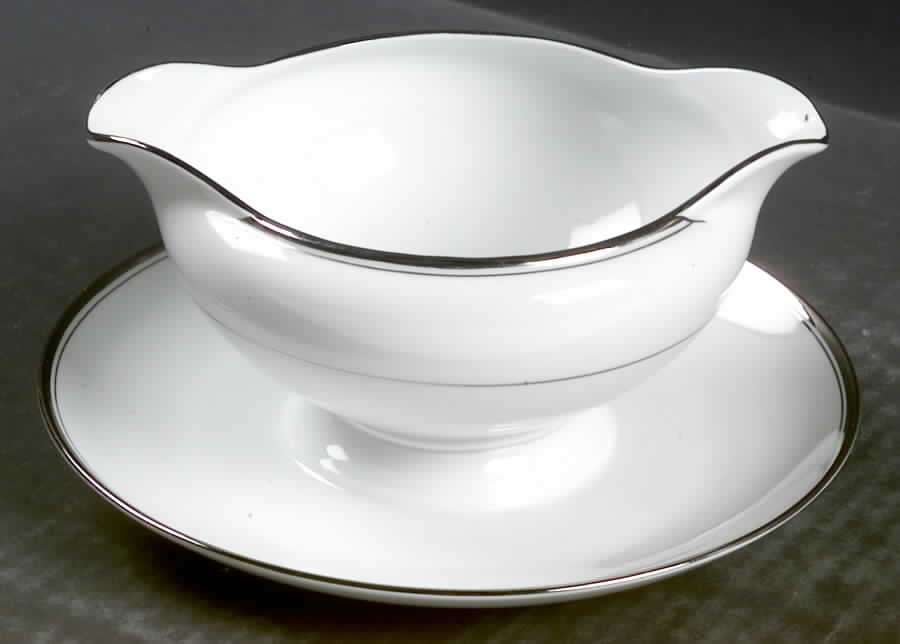 Plymouth Gravy Boat with Attached Underplate by Tirschenreuth-1
