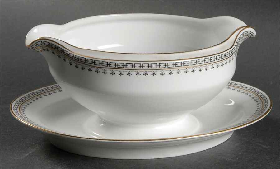 Portland Gravy Boat with Attached Underplate by Tirschenreuth-1