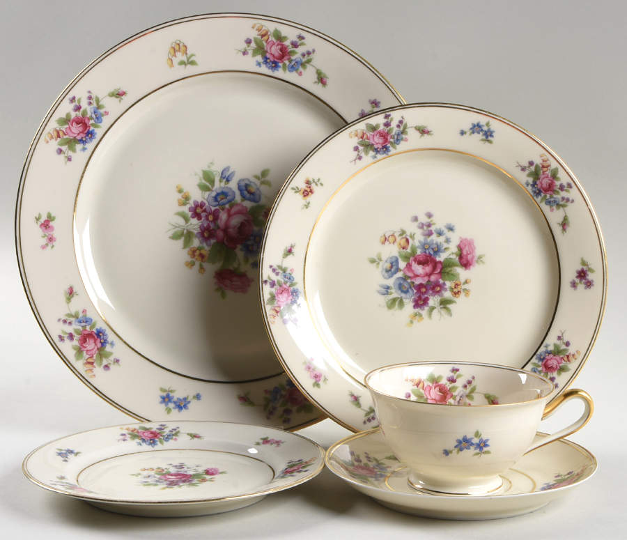 Queen's Rose Smooth #4416 5 Piece Place Setting by Tirschenreuth-1