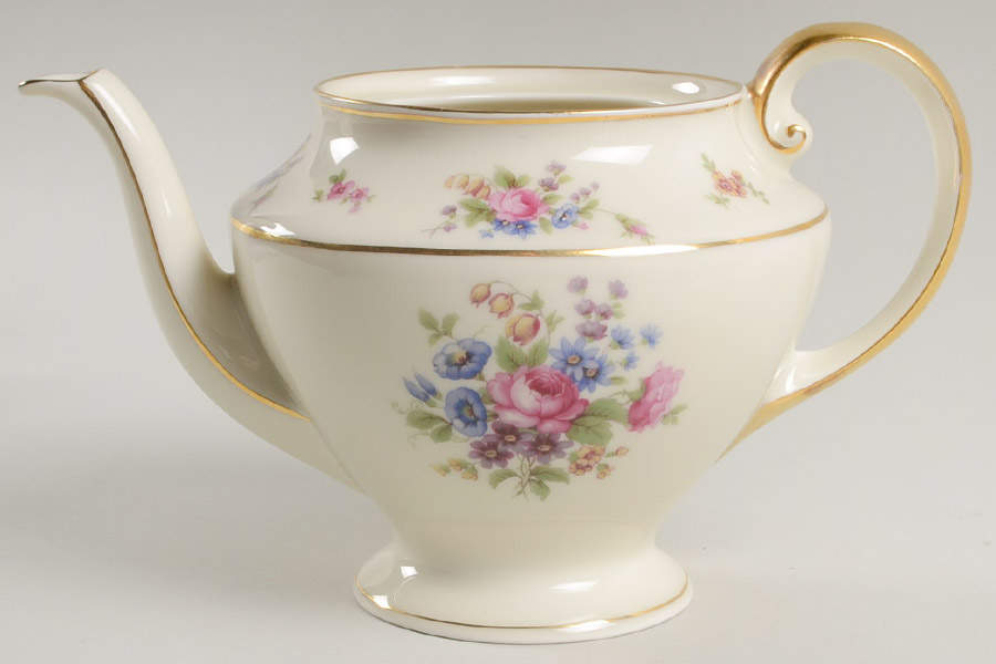 Queen's Rose Smooth #4416 Teapot No Lid by Tirschenreuth-1