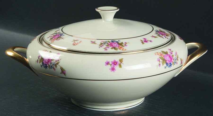 Queen's Rose Smooth #4416 Round Covered Vegetable by Tirschenreuth-1