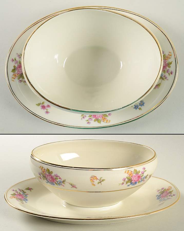 Queen's Rose Smooth #4416 Sauce Boat with Attached Underplate by Tirschenreuth-1