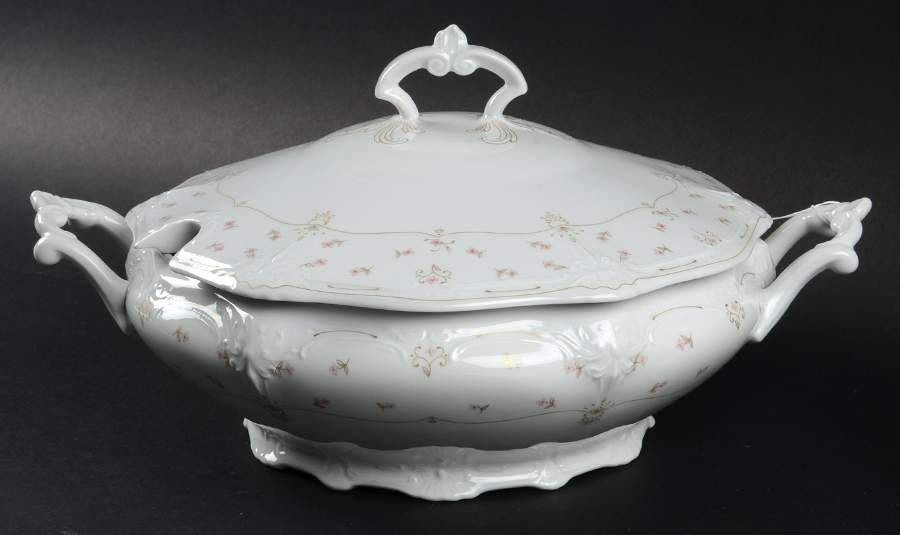 Royal Rouge Round Covered Vegetable by Tirschenreuth-1
