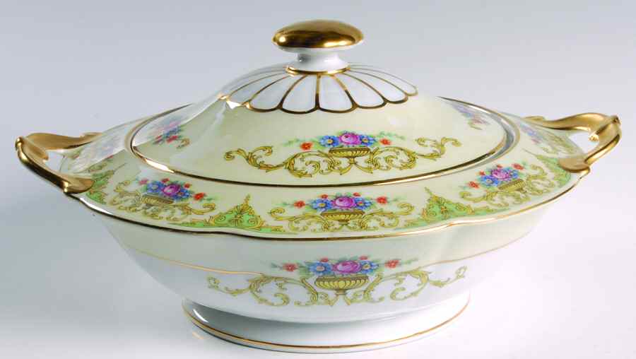 The Shannon (Cream Border) Round Covered Vegetable by Tirschenreuth-1