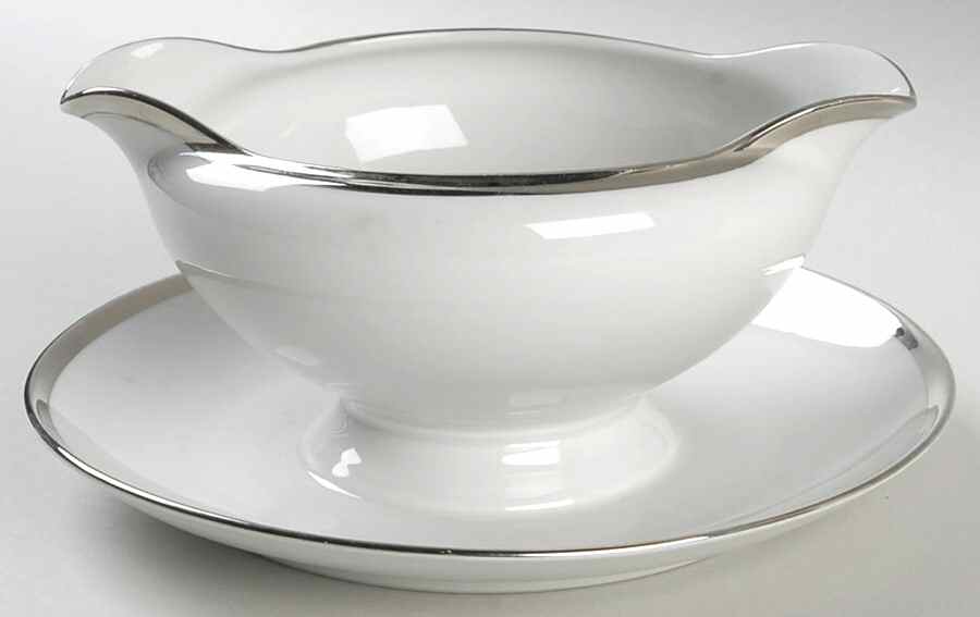 The Silverton Gravy Boat with Attached Underplate by Tirschenreuth-1
