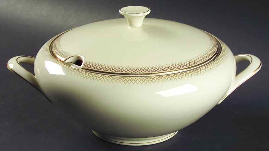 2925 (Coupe) Tureen &  Lid by Tirschenreuth-1