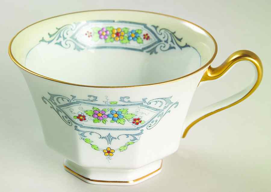 Tremont Footed Cup by Tirschenreuth-1