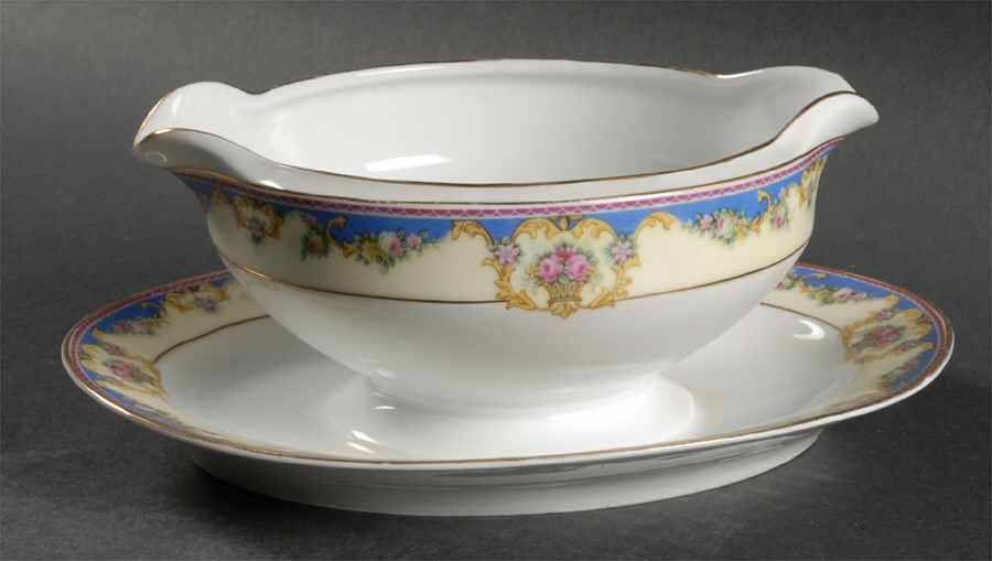 Windsor Gravy Boat with Attached Underplate by Tirschenreuth-1