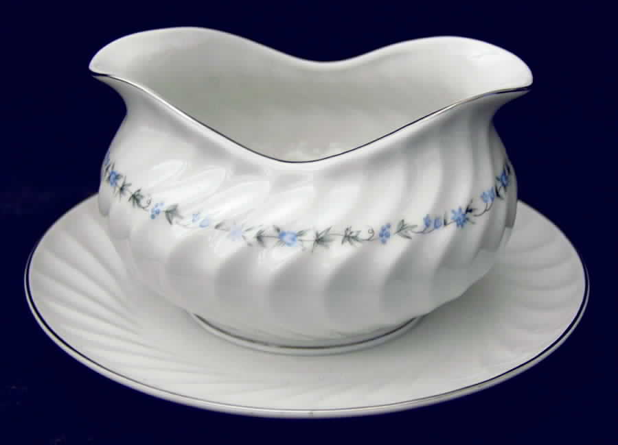 Summer Ivy Gravy Boat with Attached Underplate by Treasure Chest-1