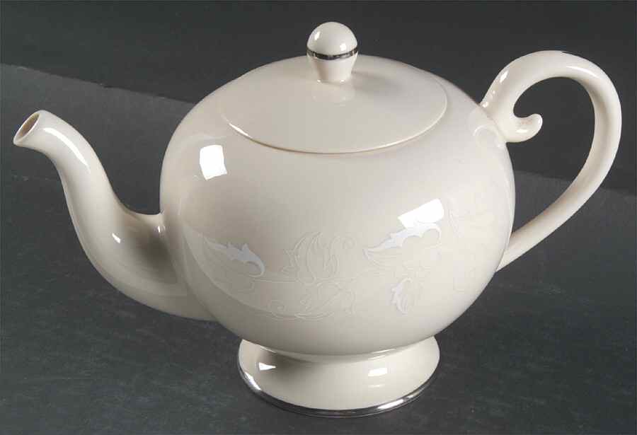 Leaf Lace Teapot & Lid by Triomphe-1