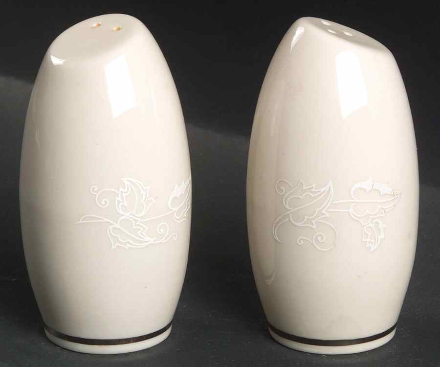 Leaf Lace Salt & Pepper Set by Triomphe-1