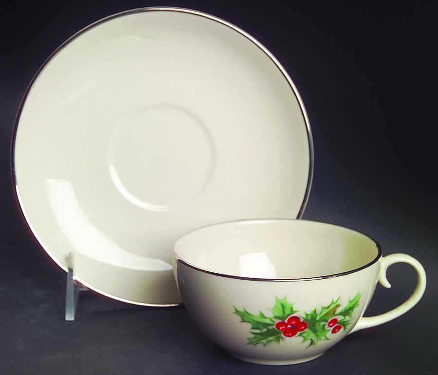 TRI2 Flat Cup & Saucer Set by Triomphe-1