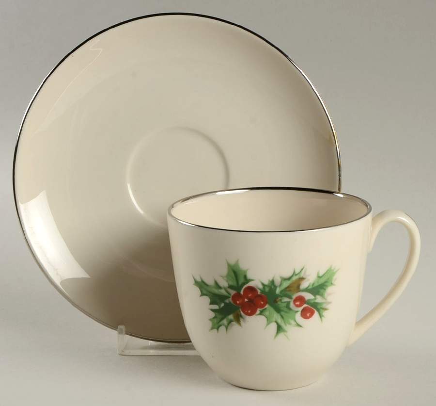 TRI2 Flat Cup & Saucer Set by Triomphe-1