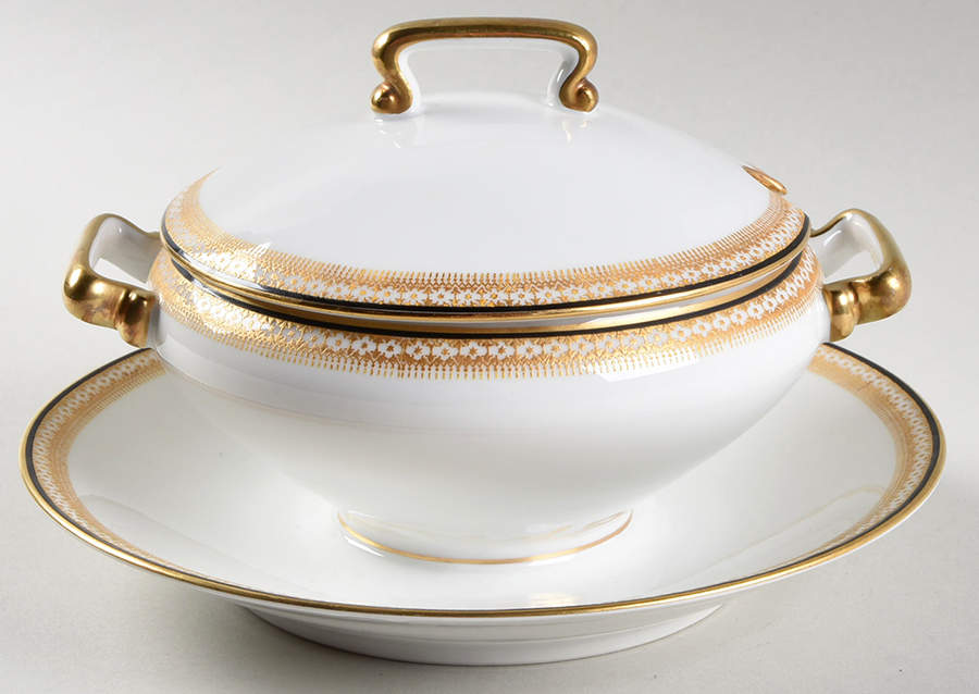 5224 Gravy Boat & Lid w/Underplate by Tressemanes & Vogt-1