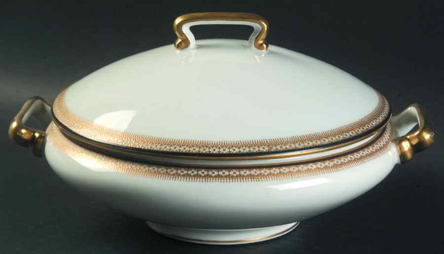 5224 Round Covered Vegetable by Tressemanes & Vogt-1