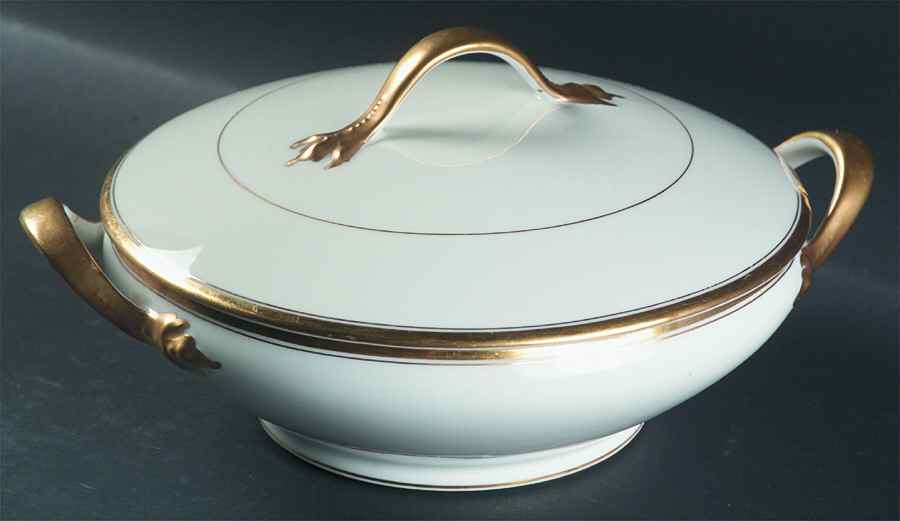 5649 Round Covered Vegetable by Tressemanes & Vogt-1