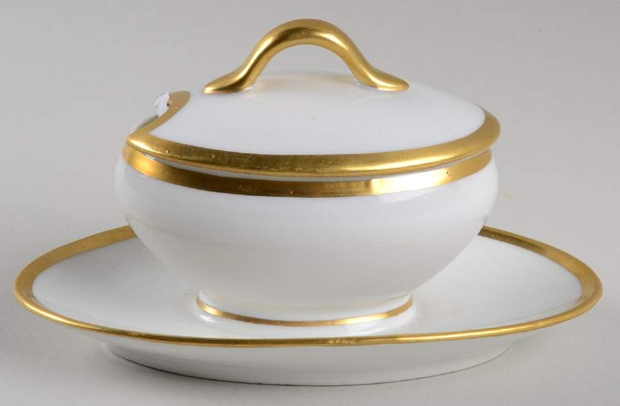 5886 Gravy Boat w/Attached Underplate & Lid by Tressemanes & Vogt-1