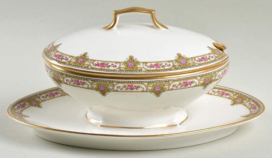 6892 Gravy Boat w/Attached Underplate & Lid by Tressemanes & Vogt-1