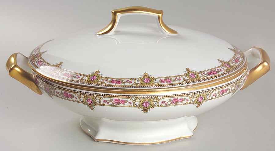 6892 Round Covered Vegetable by Tressemanes & Vogt-1