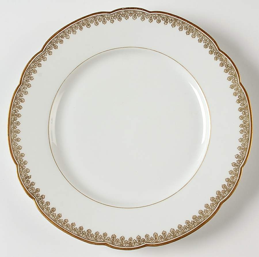 8414 (Scallop) Luncheon Plate by Tressemanes & Vogt-1