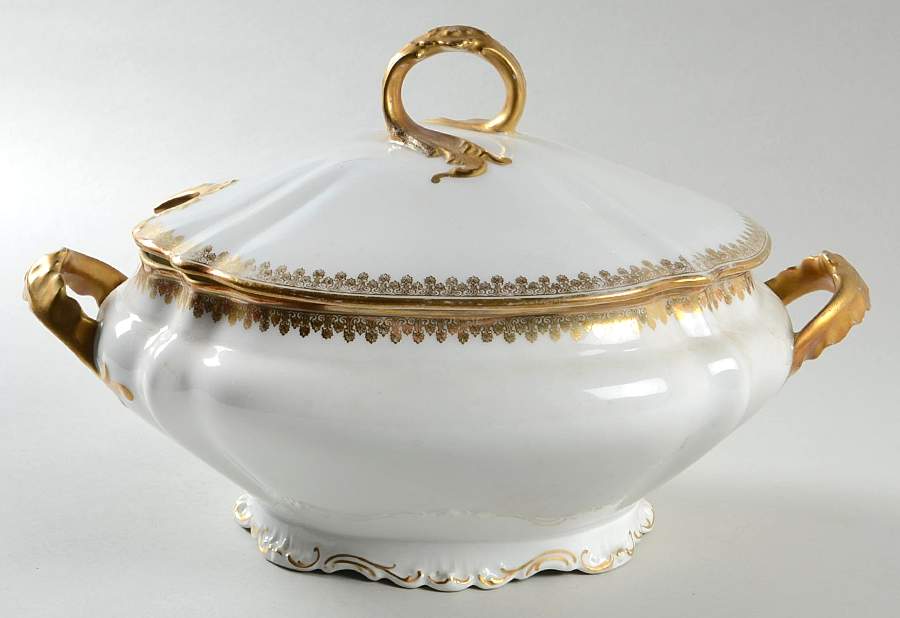 8414 (Scallop) Tureen &  Lid by Tressemanes & Vogt-1