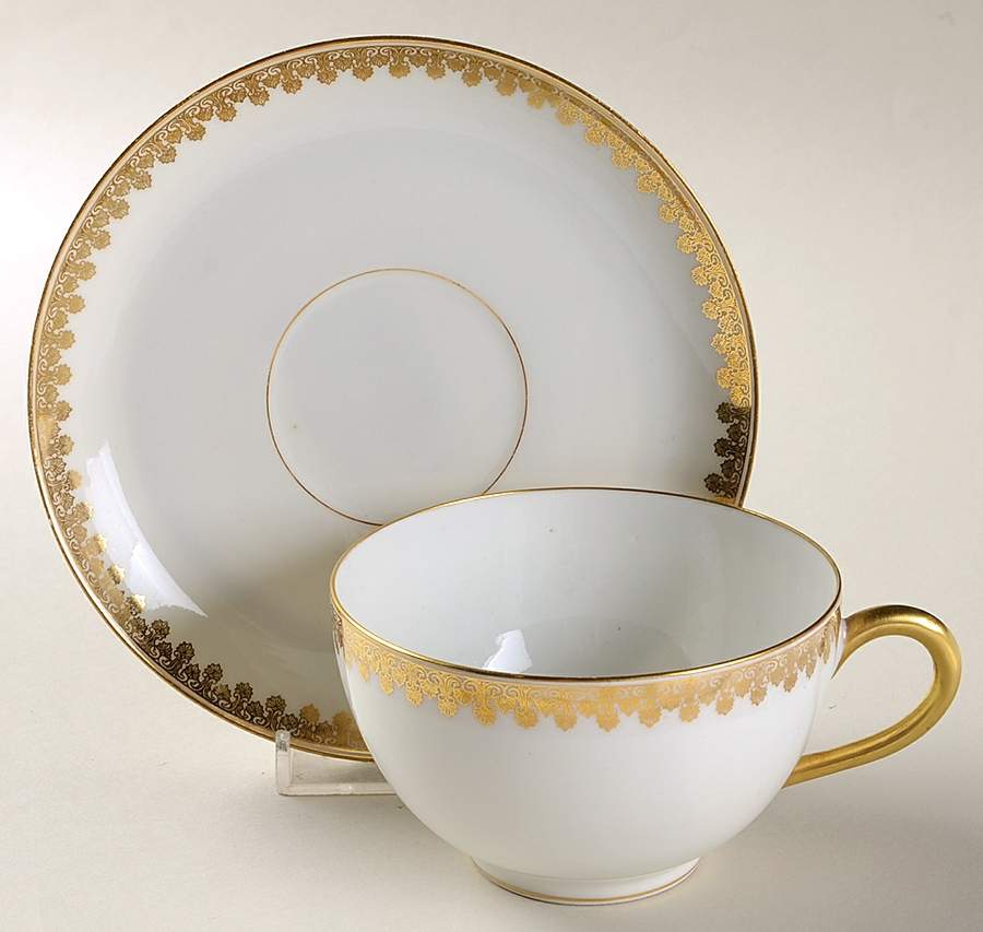 8414 (Scallop) Oversized Cup & Saucer Set by Tressemanes & Vogt-1