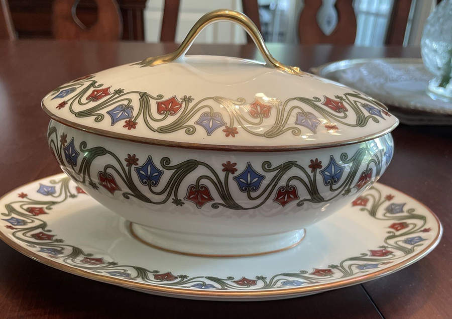 9110 Gravy Boat & Lid w/Underplate by Tressemanes & Vogt-1