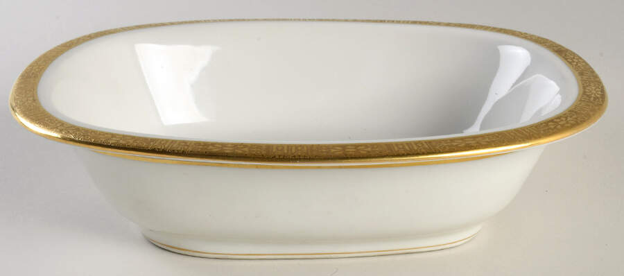 9333 9" Oval Vegetable Bowl by Tressemanes & Vogt-1