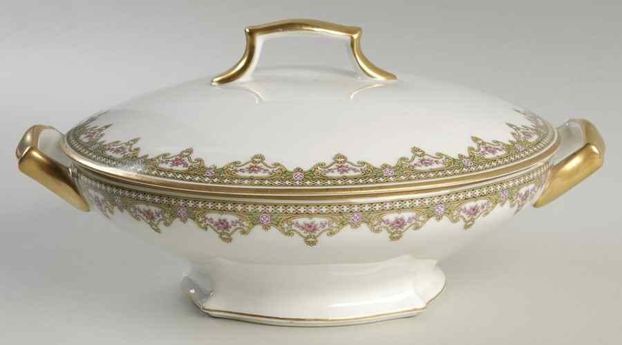 The Lille Round Covered Vegetable by Tressemanes & Vogt-1