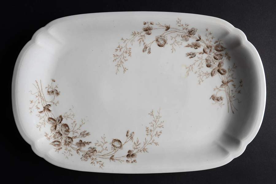 Marguerite 13" Oval Serving Platter by Tressemanes & Vogt-1