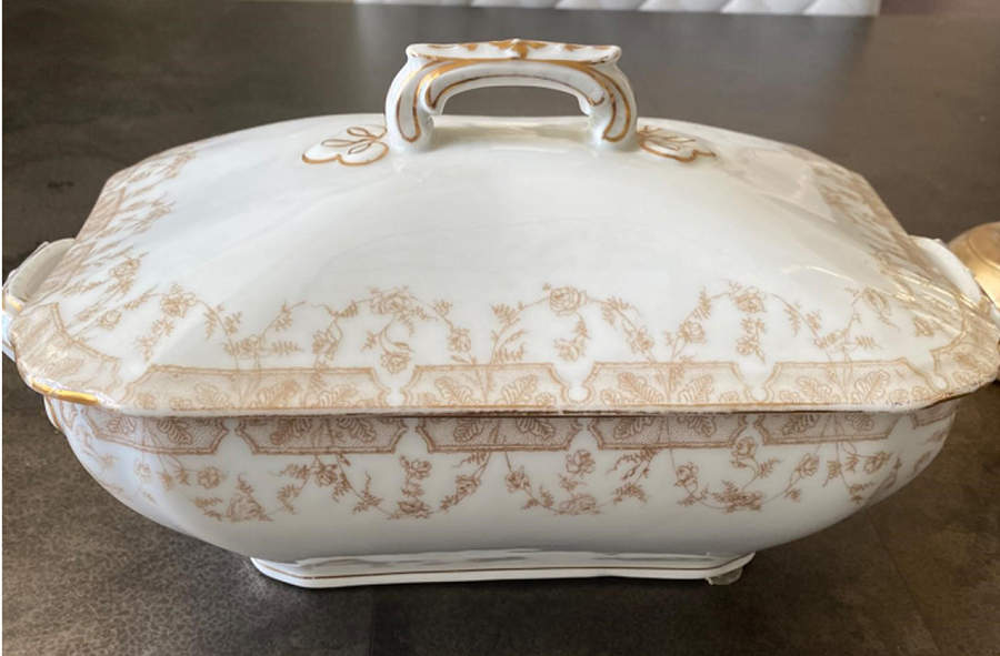 TRV101 Oval Covered Vegetable by Tressemanes & Vogt-1