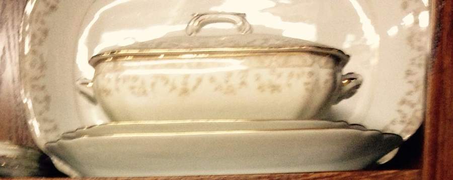 TRV101 16" Oval Serving Platter by Tressemanes & Vogt-1