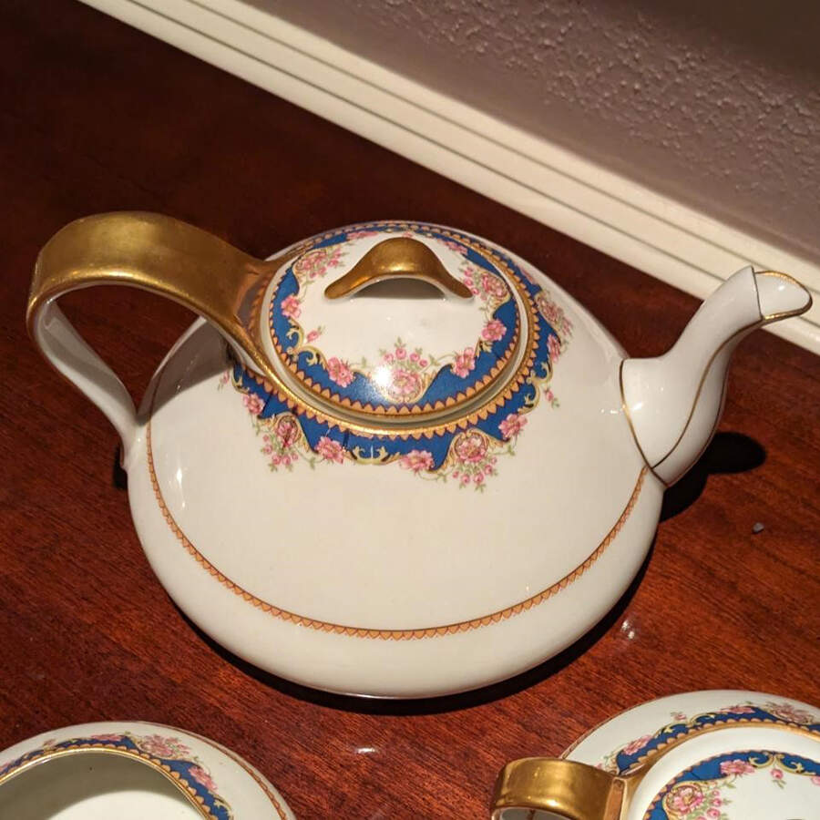 TRV14 Teapot & Lid by Tressemanes & Vogt-1