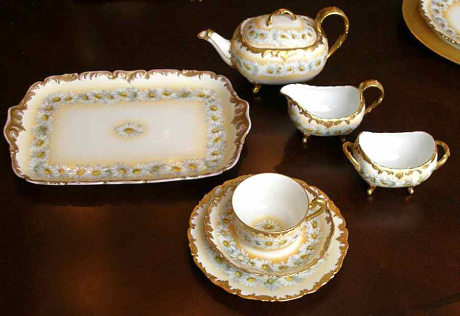 TRV18 Teapot & Lid by Tressemanes & Vogt-1
